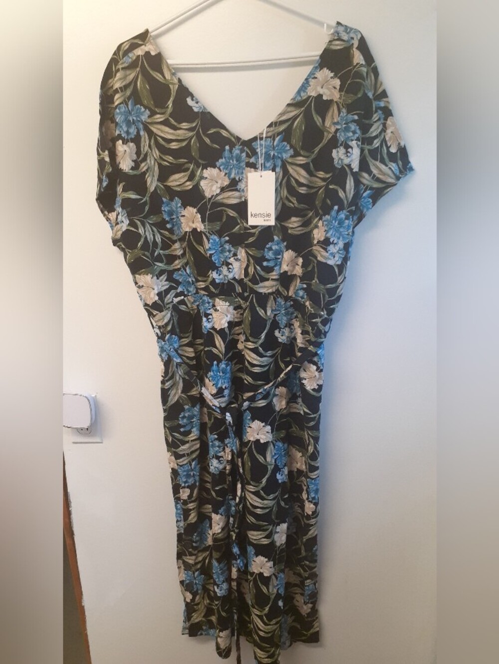 NWT Kensie Floral V-Neck Jumpsuit - Black with Blue & Cream Flowers